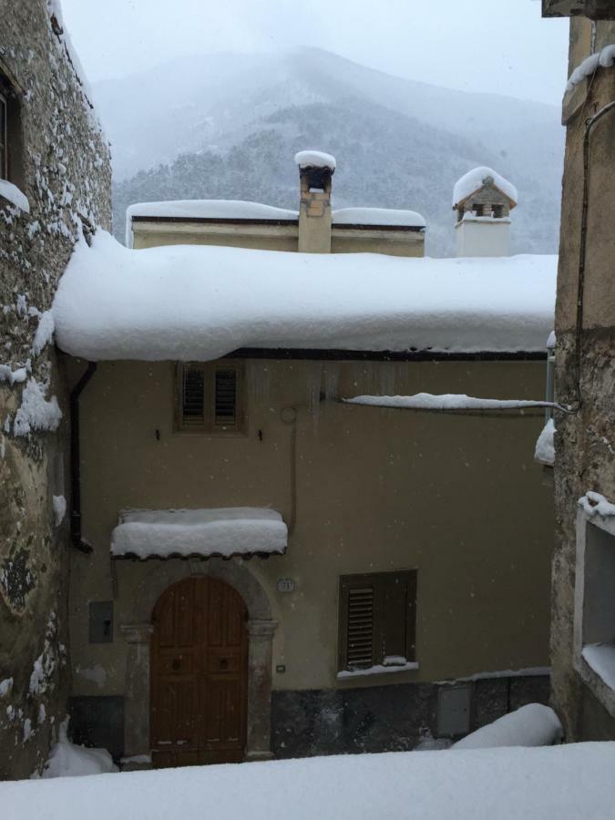 Casa Ai Piedi Della Riserva Naturale Pettorano sul Gizio Exterior photo